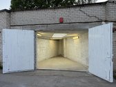Vartų aukštis 2,56 plotis 3,38 metrai,elektra