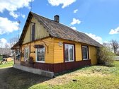  dalis gyvenamojo namo su dalimis pagalbinių
