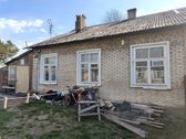 2 kambarių butas su dalimi žemės sklypo 