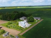Parduodama išpuoselėta sodyba, 1,66 ha žemės - nuotraukos Nr. 2