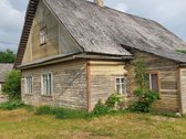 Parduodama rąstinė vieno aukšto sodyba su
