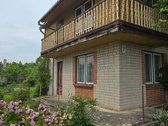 Parduodamas dviejų aukštų sodo namas miesto