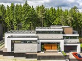 Architektūra, kuri atsiveria į pušyną
