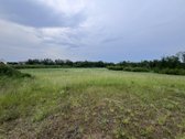 Parduodami du gretimi žemės sklypai miesto
