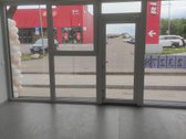Patalpos yra prie pat Rimi parduotuves.