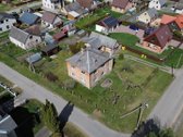 Parduodamas pirmas aukštas dviejų aukštų name