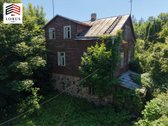 Parduodamas erdvus namas su dideliu 28 arų