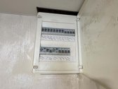 Šviesi virtuvės zona su dideliu langu ir - nuotraukos Nr. 13