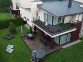 Parduodamas dviejų aukštų namas Didžiojoje