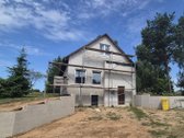 Parduodamas renovuojamas namas su trijų
