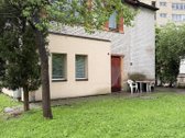 Butas su žemės dalimi