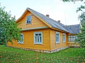 Parduodama didelė sodyba vienkiemyje, ežerų