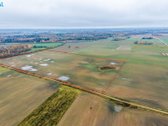 Vienoje vietoje parduodami trys žemės ūkio