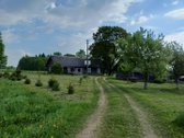 Skubiai parduodama prižiūrėta rąstinė sodyba