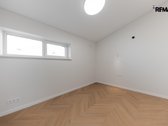 Parduodamas naujai įrengtas 5 kambarių - nuotraukos Nr. 17