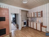 Parduodamas butas su žemės sklypu mediniame