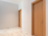 Parduodamas dizainerės įrengtas A+ klasės - nuotraukos Nr. 18