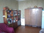 Nuomojamas vienas kambarys su balkonu trijų