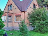 Parduodamas erdvus mūrinis namas ramioje