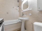 Parduodame erdvų, labai šviesų vieno kambario - nuotraukos Nr. 13