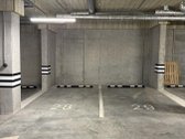 Parduodama erdvi ir patogi parkavimo vieta. - nuotraukos Nr. 4