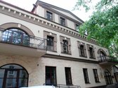 Išnuomojamos erdvios, autentiškai įrengtos patalpos, tinkančios administracinei, paslaugų ar prekybos sferoms.
• Bendras plotas ... Išnuomojamos erdvios, autentiškai įrengtos patalpos, tinkančios administracinei, paslaugų ar prekybos sferoms.
• Bendras plotas ...