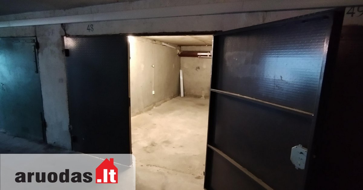 Garage, Vilniuje Fabijoniškėse Salomėjos Nėries g., brick garage for